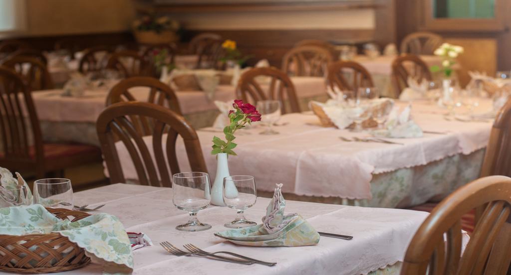 Albergo Sayonara Comano Terme Exterior photo