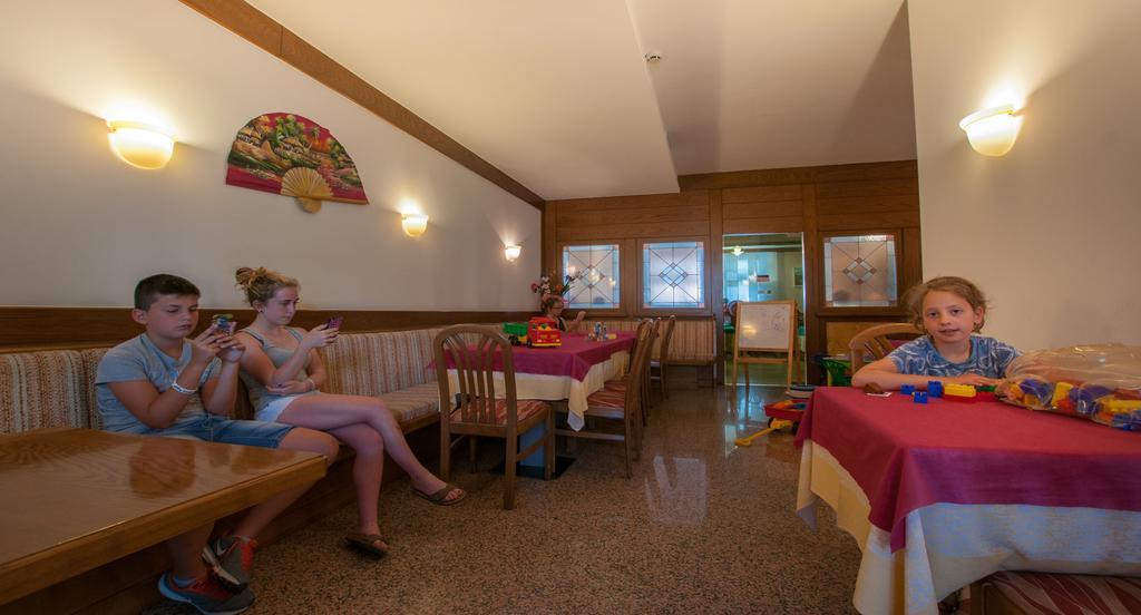 Albergo Sayonara Comano Terme Exterior photo