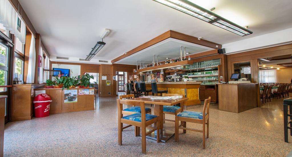 Albergo Sayonara Comano Terme Exterior photo
