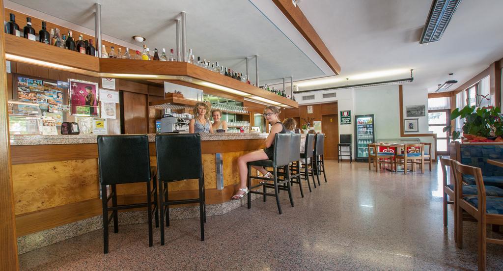 Albergo Sayonara Comano Terme Exterior photo
