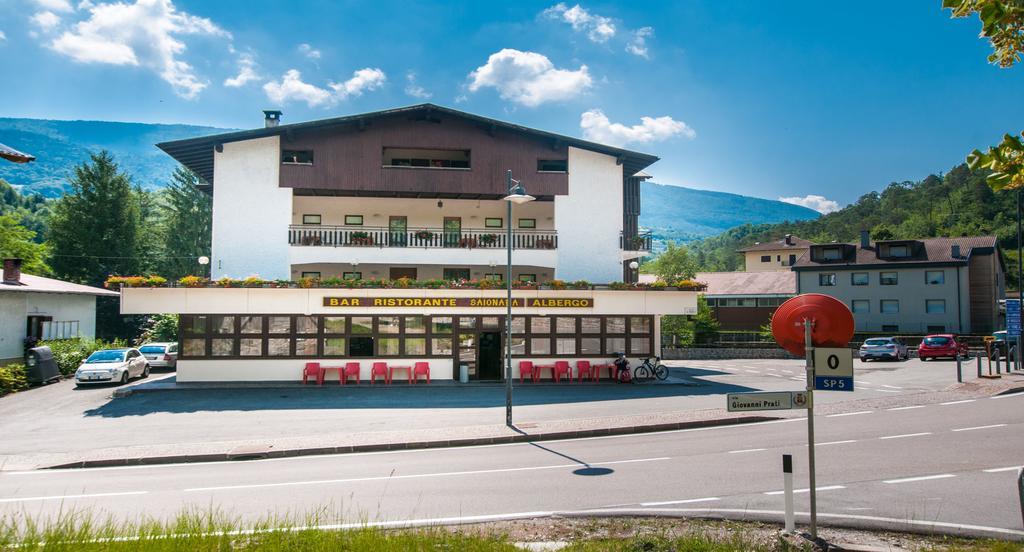 Albergo Sayonara Comano Terme Exterior photo